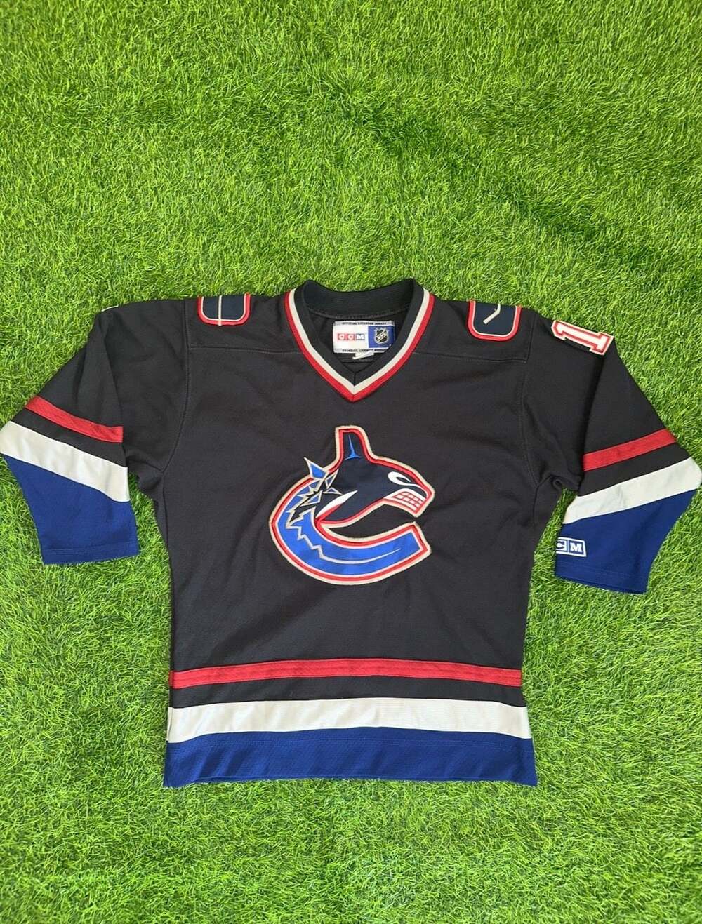 CCM Vancouver Canucks Luongo 1 Youth L/XL Jersey